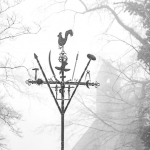 Calvaire dans le brouillard